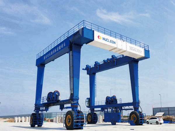 广东佛山游艇轮胎吊厂家轮胎式游艇搬运机多吊点同步起吊特点