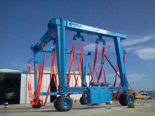 江苏无锡游艇轮胎吊厂家游艇轮胎吊机构组成