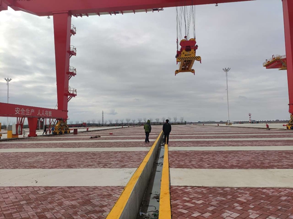 河北黄骅集装箱门机厂家轨道式集装箱门式起重机稳定性高