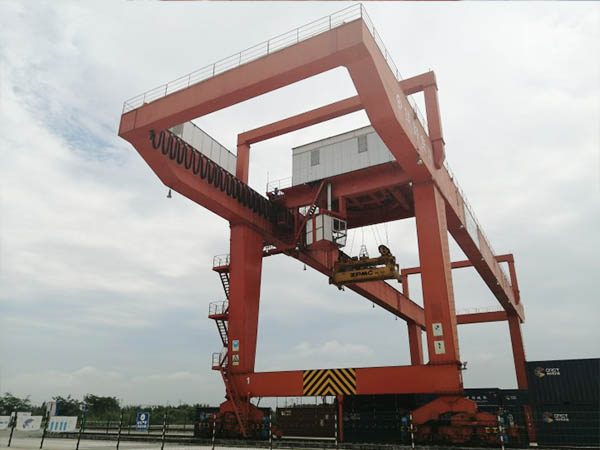 河北唐山集装箱门机厂家轨道式集装箱门式起重机长距离运输特点