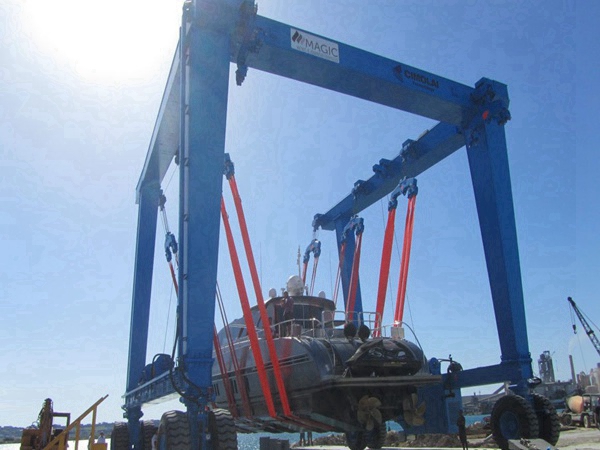 福建福州游艇轮胎吊厂家游艇轮胎吊可原地 360° 回转多种转向方式