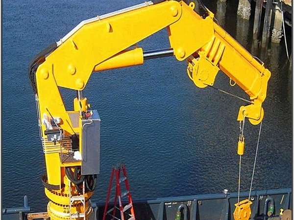 船用折臂吊折臂角度受限如何优化设计