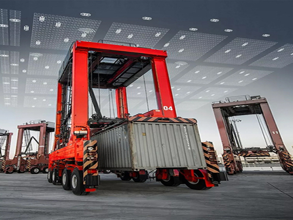 液压跨运车与电动跨运车的性能差异体现在哪